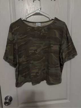 Francesca's Blue Rain Camo Crop Tee - Olive Brown